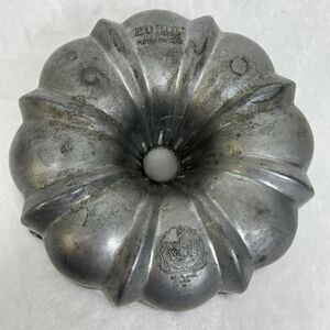 Vintage Nordic Ware Bundt Fluted Tube Pan Cast Aluminum Cake Mold Made in USA